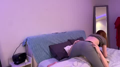 Snapshot of reynasweet_ chatting on 8, 4, 2026 Lola online show from 8, 4, 2026