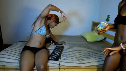 Snapshot of rhinedolls chatting on 15, 4, 2026 rhinedolls online show from 15, 4, 2026