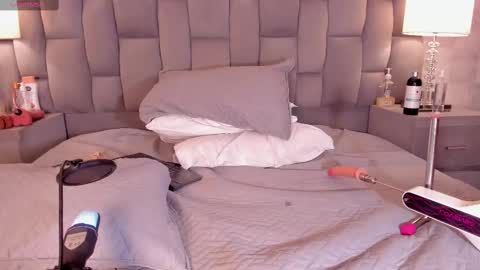 Riana online show from 9, 2, 2025