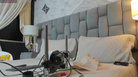 Riana online show from 21, 2, 2025