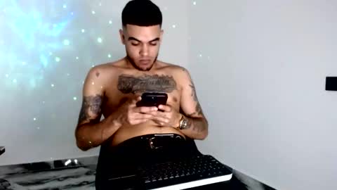 Snapshot of riancum chatting on 8, 5, 2026 juan online show from 8, 5, 2026