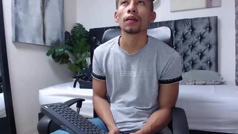 richar_voller online show from 31, 12, 2024