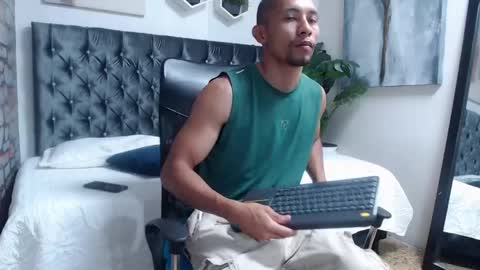 Snapshot of richar_voller chatting on 27, 4, 2026 richar_voller online show from 27, 4, 2026