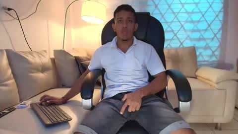 Snapshot of ricky_23cm_ chatting on 5, 4, 2026 RICKY online show from 5, 4, 2026