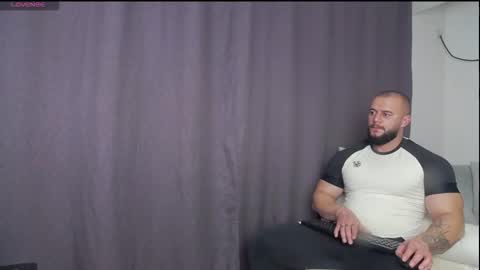 Snapshot of rickymiami1 chatting on 28, 11, 2025 rickymiami1 online show from 28, 11, 2025