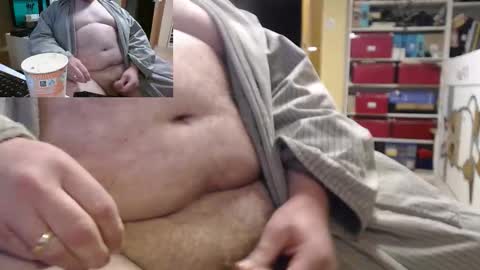 Snapshot of riemen78 chatting on 28, 10, 2025 riemen78 online show from 28, 10, 2025