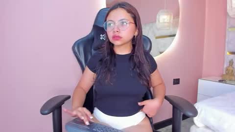 Snapshot of riley_flirt chatting on 10, 1, 2026 Riley online show from 10, 1, 2026
