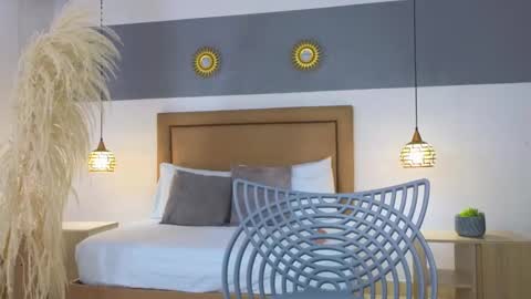 Riley Sierra online show from 25, 2, 2025