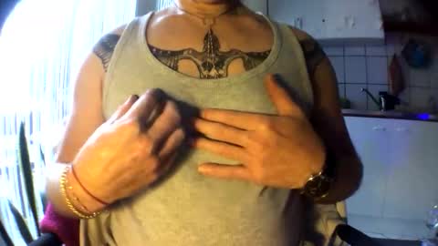 Snapshot of riod_rainforest_1983 chatting on 11, 11, 2025 Rotrigo online show from 11, 11, 2025