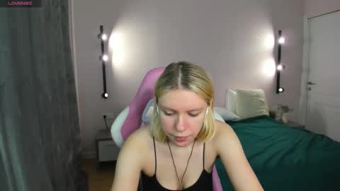 Snapshot of river_stoynee chatting on 6, 10, 2025 river_stoynee online show from 6, 10, 2025