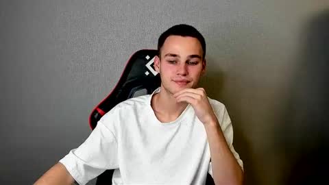 Snapshot of robert10211 chatting on 18, 11, 2025 robert10211 online show from 18, 11, 2025