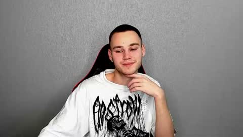 Snapshot of robert10211 chatting on 4, 12, 2025 robert10211 online show from 4, 12, 2025