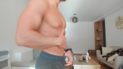 Snapshot of roberto4ever chatting on 19, 4, 2026 roberto4ever online show from 19, 4, 2026