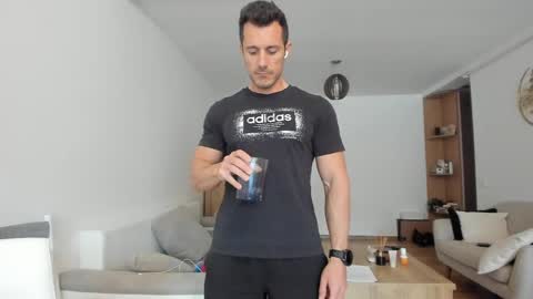 Snapshot of roberto4ever chatting on 24, 4, 2026 roberto4ever online show from 24, 4, 2026