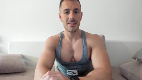 Snapshot of roberto4ever chatting on 19, 5, 2026 roberto4ever online show from 19, 5, 2026