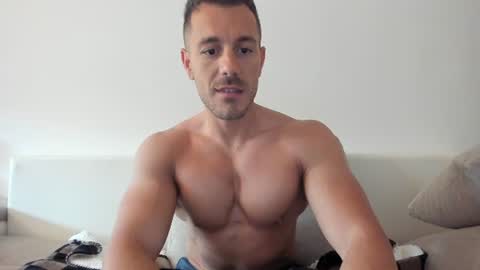 Snapshot of roberto4ever chatting on 25, 6, 2026 roberto4ever online show from 25, 6, 2026