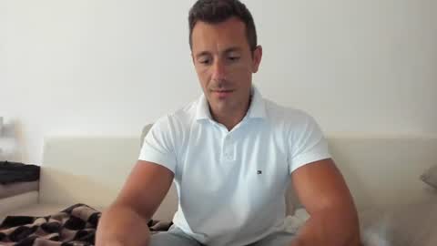 Snapshot of roberto4ever chatting on 5, 7, 2026 roberto4ever online show from 5, 7, 2026