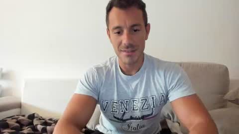Snapshot of roberto4ever chatting on 7, 7, 2026 roberto4ever online show from 7, 7, 2026