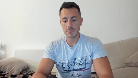 Snapshot of roberto4ever chatting on 8, 7, 2026 roberto4ever online show from 8, 7, 2026