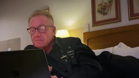 RobertTheRabbit online show from 11, 4, 2026