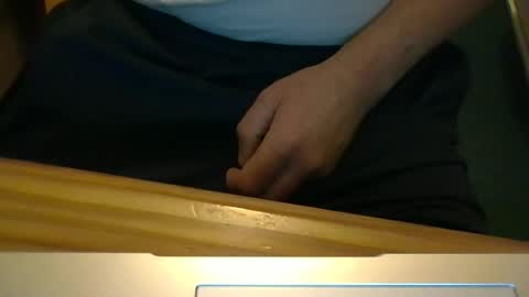 Snapshot of robjh1273 chatting on 18, 6, 2026 Roger online show from 18, 6, 2026
