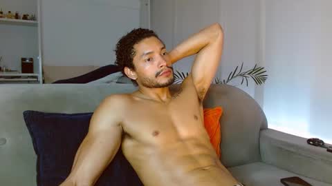 Snapshot of roby_millerr chatting on 4, 3, 2025 roby_millerr online show from 4, 3, 2025