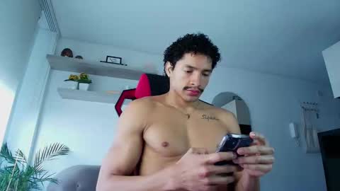 Snapshot of roby_millerr chatting on 8, 11, 2025 roby_millerr online show from 8, 11, 2025