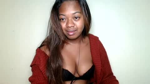 Snapshot of rochellinah chatting on 2, 7, 2026 rochellinah online show from 2, 7, 2026