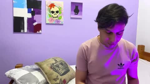 Thiago independent model online show from 7, 2, 2025