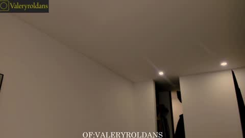 Snapshot of roldansvalery chatting on 1, 2, 2025 Valery Roldans online show from 1, 2, 2025