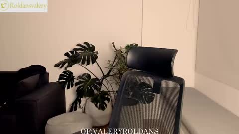 Snapshot of roldansvalery chatting on 27, 2, 2025 Valery Roldans online show from 27, 2, 2025