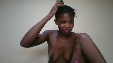 Snapshot of romantic2u4 chatting on 29, 9, 2025 Emma online show from 29, 9, 2025