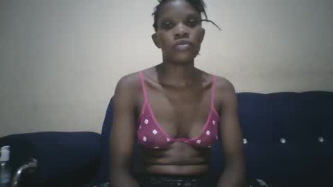 Snapshot of romantic2u4 chatting on 5, 10, 2025 Emma online show from 5, 10, 2025