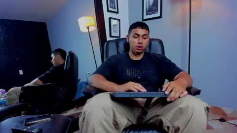 Snapshot of ronnie_crawford chatting on 11, 7, 2026 ronnie_crawford online show from 11, 7, 2026