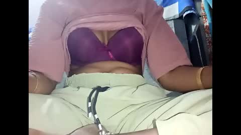 roop_sexy642 online show from 17, 4, 2026