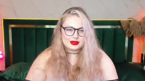 Chloe online show from 26, 3, 2026