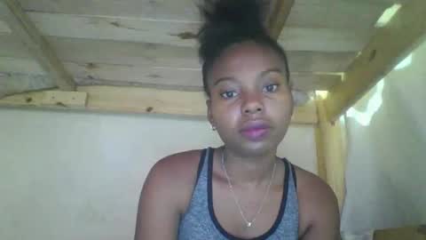 Snapshot of rosalinda933 chatting on 1, 3, 2026 Rosalinda online show from 1, 3, 2026