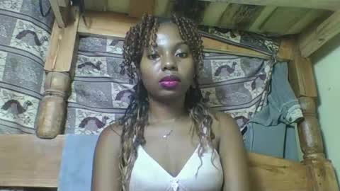 Snapshot of rosalinda933 chatting on 17, 4, 2026 Rosalinda online show from 17, 4, 2026