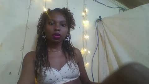 Snapshot of rosalinda933 chatting on 19, 4, 2026 Rosalinda online show from 19, 4, 2026