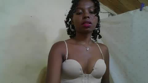 Snapshot of rosalinda933 chatting on 25, 4, 2026 Rosalinda online show from 25, 4, 2026