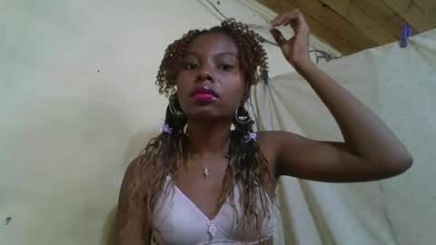 Snapshot of rosalinda933 chatting on 26, 4, 2026 Rosalinda online show from 26, 4, 2026
