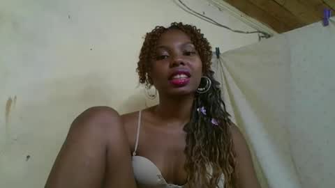 Snapshot of rosalinda933 chatting on 2, 5, 2026 Rosalinda online show from 2, 5, 2026