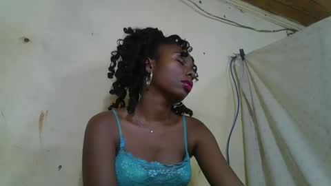 Snapshot of rosalinda933 chatting on 2, 5, 2026 Rosalinda online show from 2, 5, 2026
