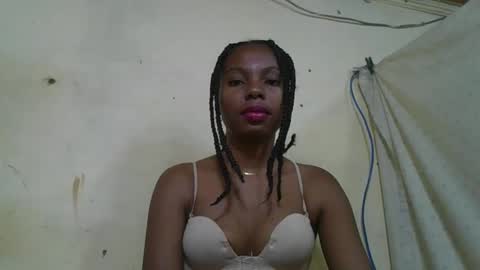 Snapshot of rosalinda933 chatting on 6, 5, 2026 Rosalinda online show from 6, 5, 2026