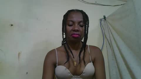 Snapshot of rosalinda933 chatting on 7, 5, 2026 Rosalinda online show from 7, 5, 2026