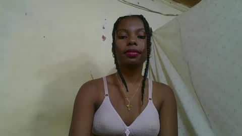Snapshot of rosalinda933 chatting on 8, 5, 2026 Rosalinda online show from 8, 5, 2026