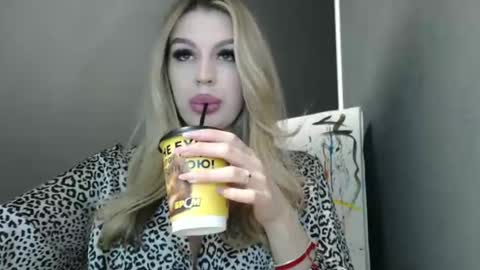 Snapshot of rosaline_ly chatting on 19, 4, 2026 Rosalina online show from 19, 4, 2026