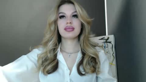 Snapshot of rosaline_ly chatting on 23, 4, 2026 Rosalina online show from 23, 4, 2026