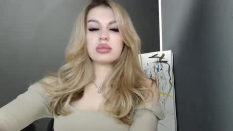 Snapshot of rosaline_ly chatting on 24, 4, 2026 Rosalina online show from 24, 4, 2026