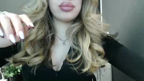 Snapshot of rosaline_ly chatting on 27, 4, 2026 Rosalina online show from 27, 4, 2026